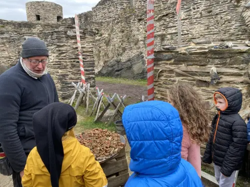 burgen-bauen-aus-lehm-und-steinen